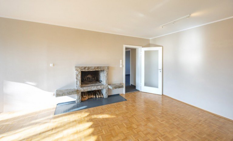 Wohnzimmer Planegg Etagenwohnung SCH�NE 4-ZI.-WHG. MIT LOGGIA UND KAMIN IN PLANEGG