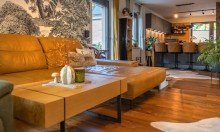 Wohnzimmer BEZUGSFREI! TRAUMHAFT RENOVIERTES EINFAMILIENHAUS MIT POOL IN FREISING