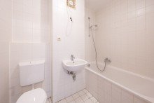 Bad 2-ZI.-GARTENWOHNUNG MIT TERRASSE DIREKT AN DER U-BAHN IN M�NCHEN-FORSTENRIED