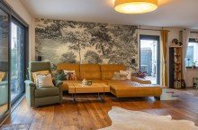 Wohnzimmer BEZUGSFREI! TRAUMHAFT RENOVIERTES EINFAMILIENHAUS MIT POOL IN FREISING