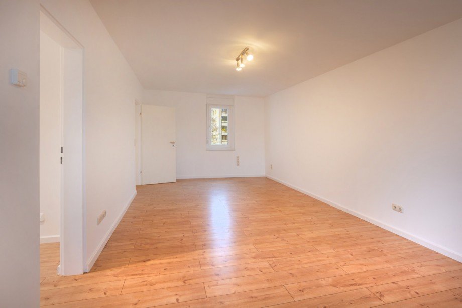 Wohnzimmer (Ansicht 3 von 3) Etagenwohnung M�nchen