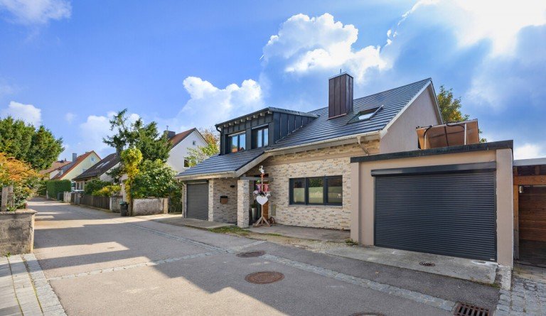 Au�enansicht Haus Freising Einfamilienhaus BEZUGSFREI! TRAUMHAFT RENOVIERTES EINFAMILIENHAUS MIT POOL IN FREISING