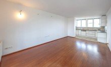 Wohnzimmer mit offener K�che BESTLAGE HABSBURGERPLATZ! TRAUMHAFTE 2-ZI.-WHG. MIT GRO�ER LOGGIA IN SCHWABING